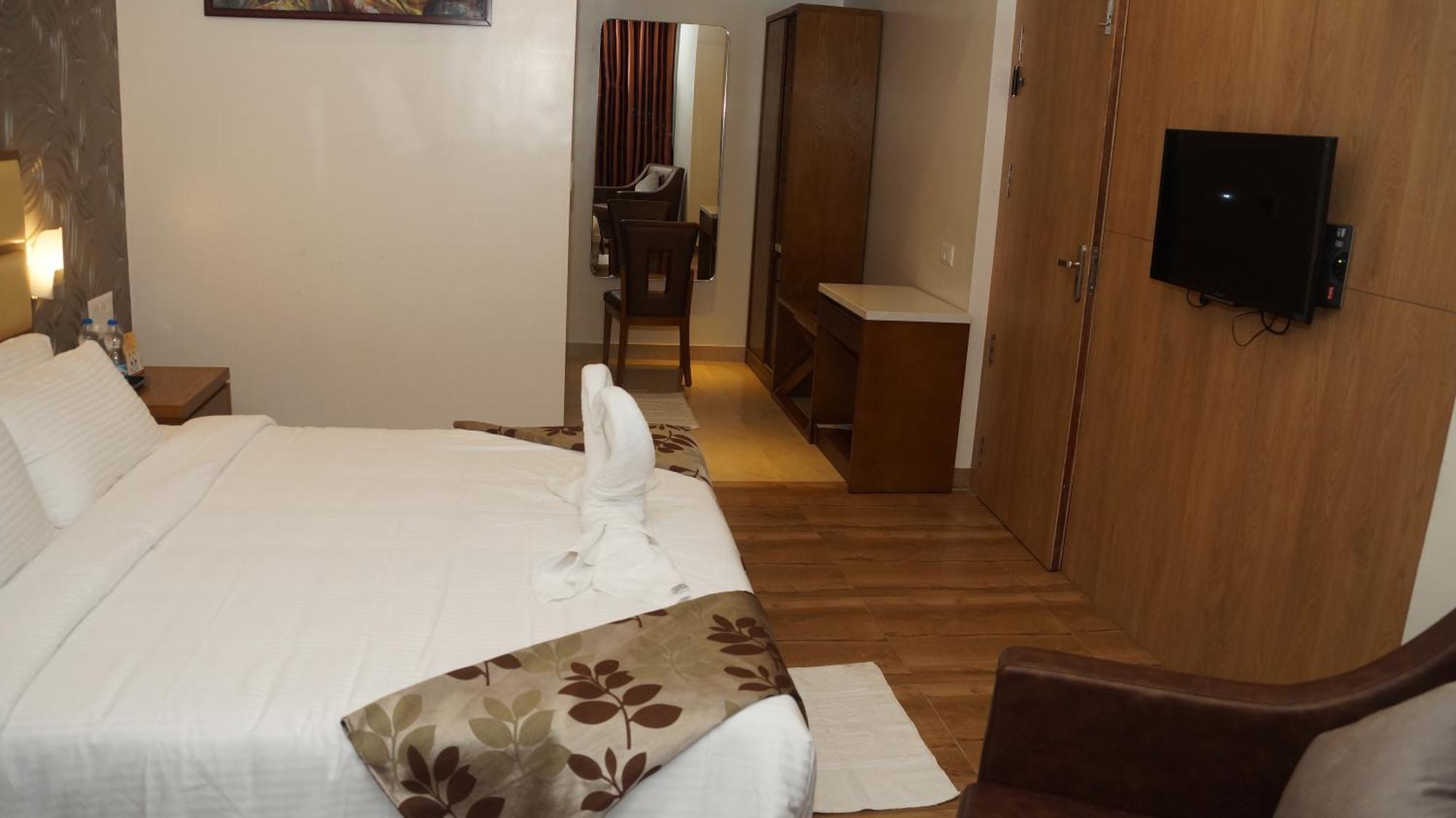 Kani Residency Hotel Тутикорин Екстериор снимка