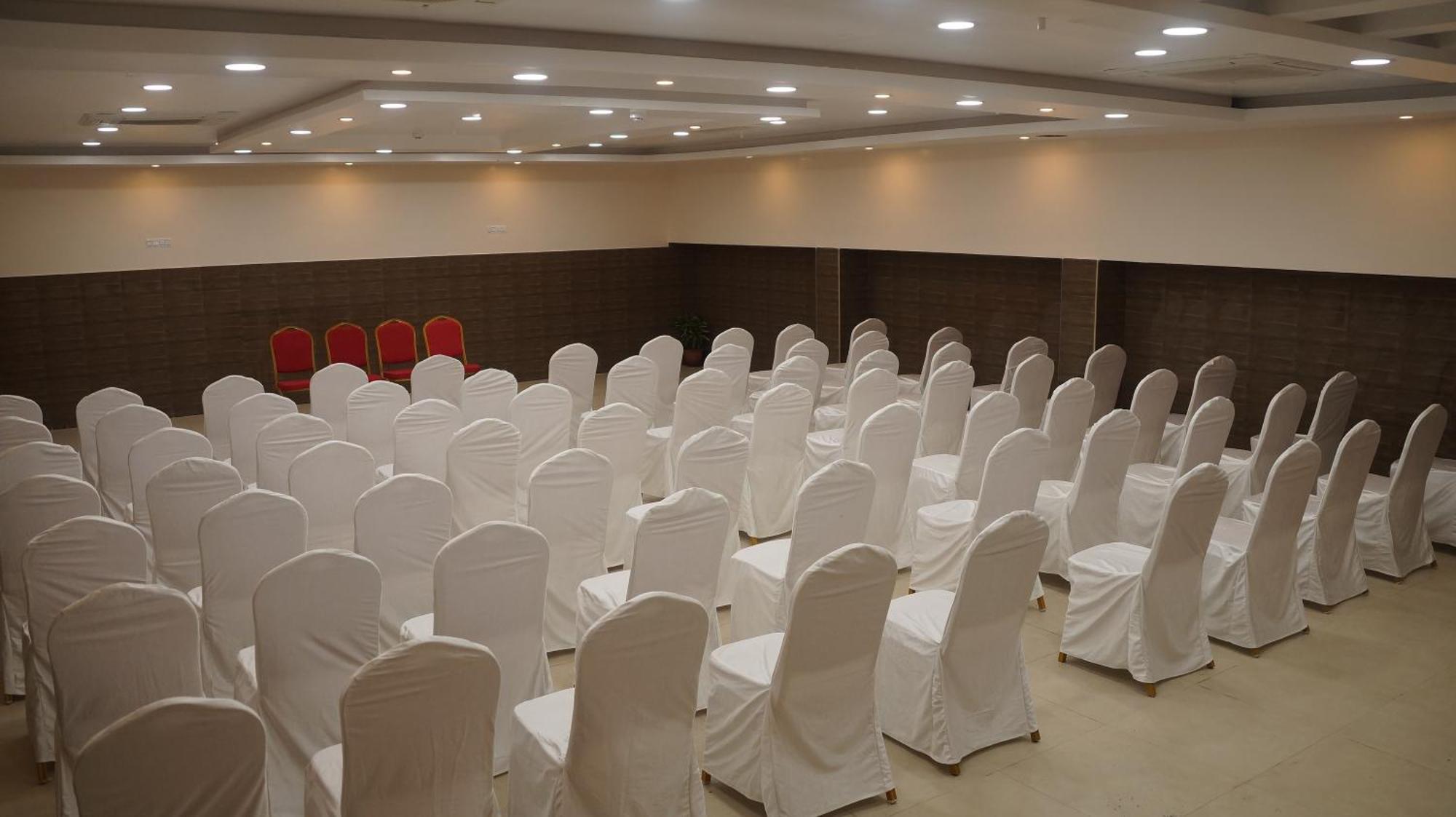 Kani Residency Hotel Тутикорин Екстериор снимка