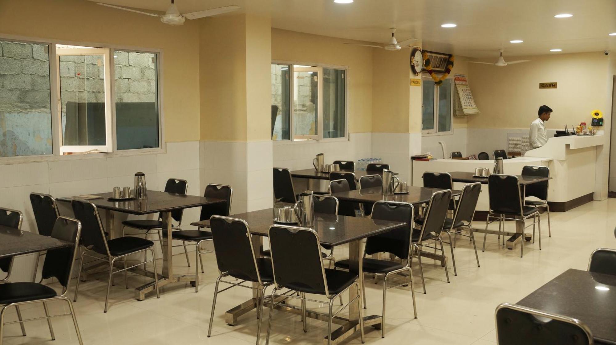 Kani Residency Hotel Тутикорин Екстериор снимка
