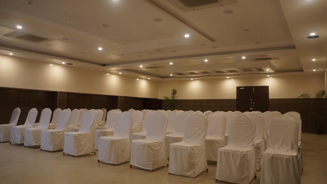 Kani Residency Hotel Тутикорин Екстериор снимка