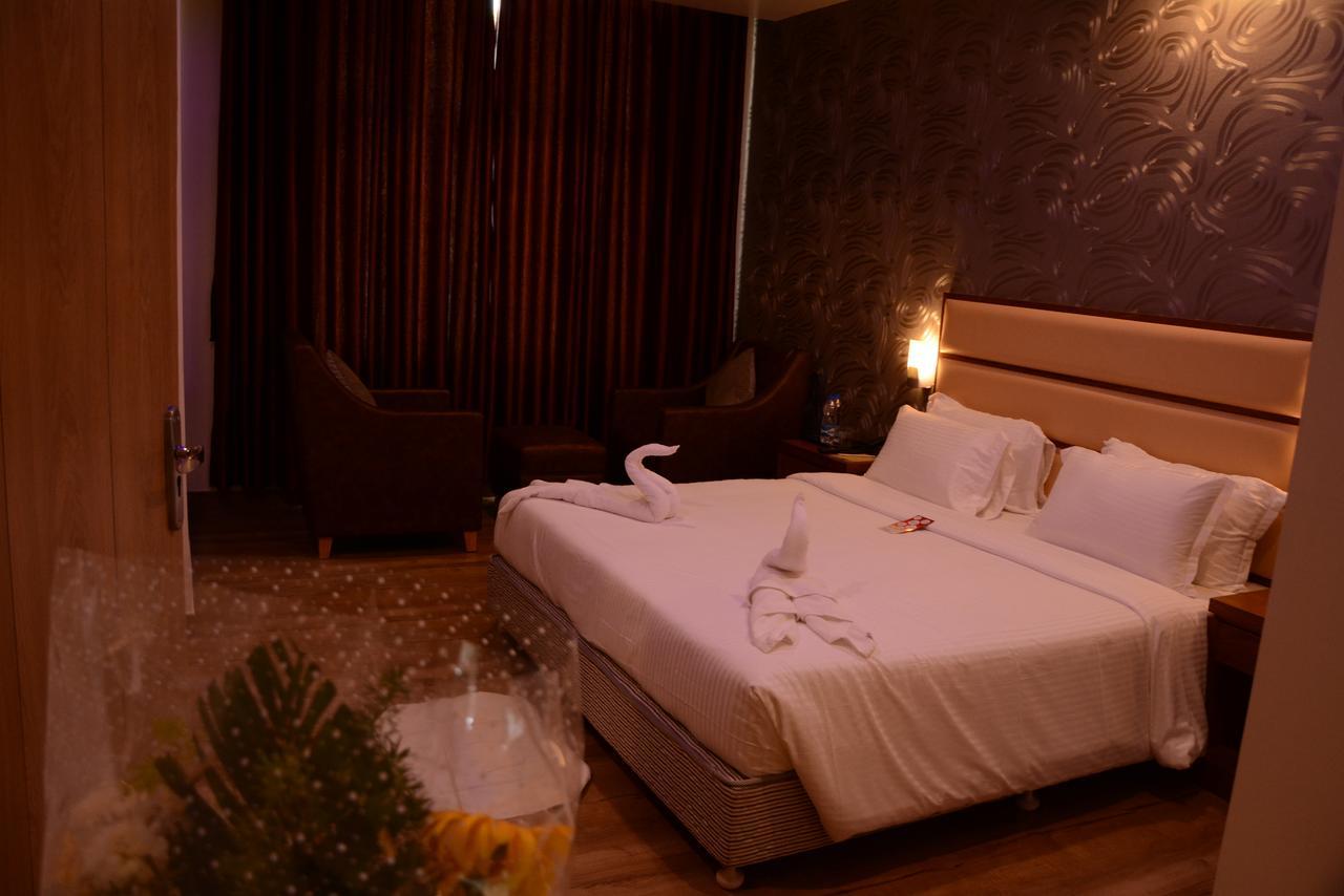 Kani Residency Hotel Тутикорин Екстериор снимка